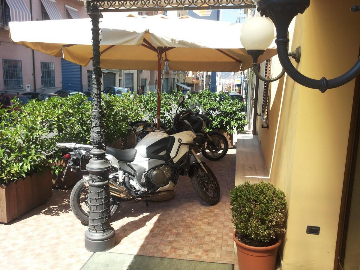 Hotel Paradiso Delle Madonie Кастелбуоно Екстериор снимка